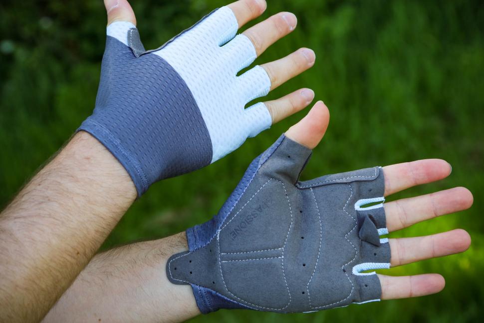 2020 La Passione Duo Gloves.jpg