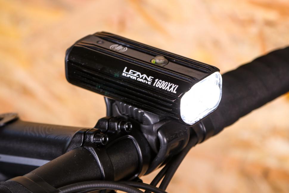 2020 Lezyne Super Drive 1600XXL 2.jpg
