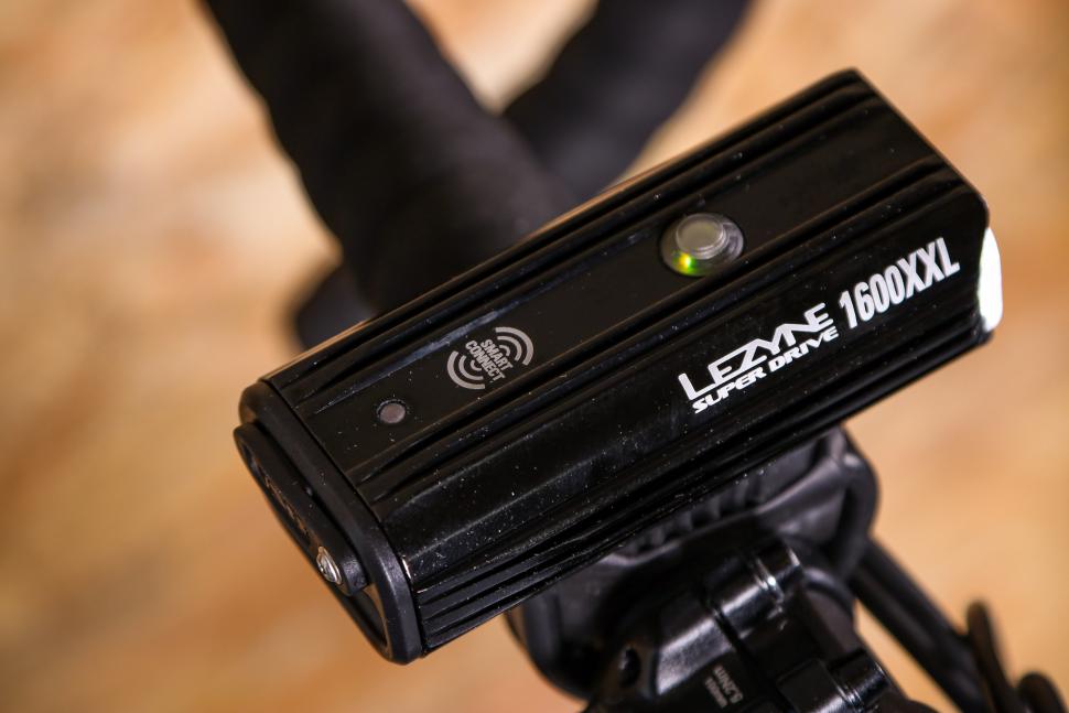 2020 Lezyne Super Drive 1600XXL 3.jpg
