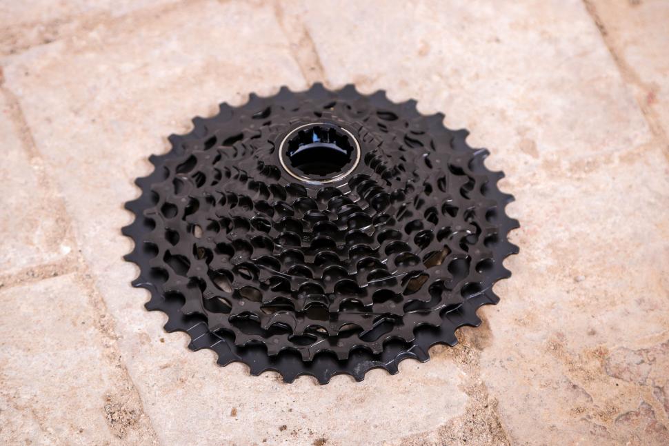 2020 SRAM Force AXS 12-spd groupset - cassette.jpg