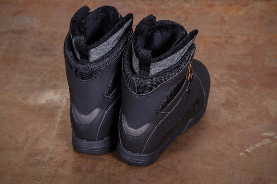 2021 45NRTH Wolvhammer Boa Premium Insulated Winter Cycling Boot - heels.jpg