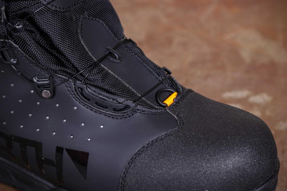 2021 45NRTH Wolvhammer Boa Premium Insulated Winter Cycling Boot - toe detail.jpg