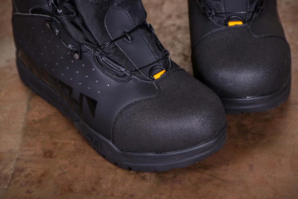 2021 45NRTH Wolvhammer Boa Premium Insulated Winter Cycling Boot - toe.jpg