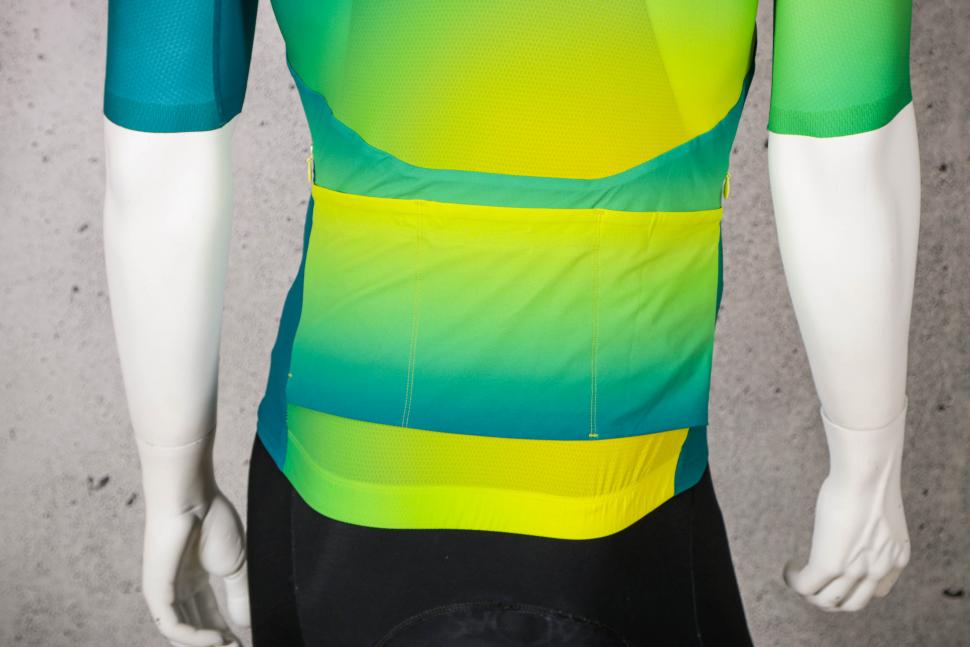2021 7 mesh Skyline Jersey - pockets.jpg