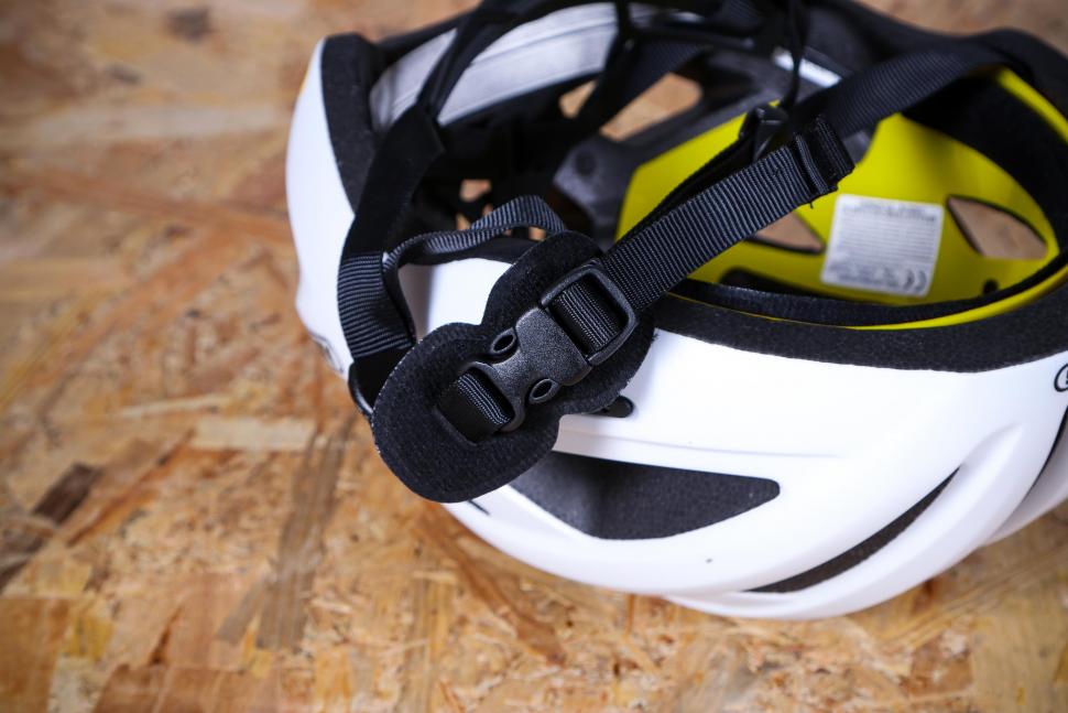 2021 Abus Macator MIPS helmet - clip and strap.jpg