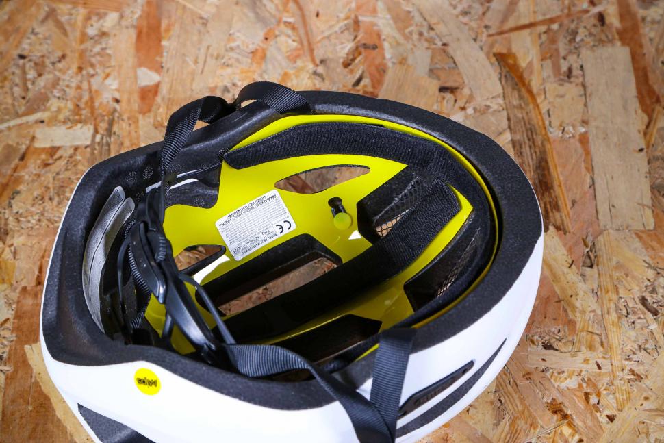 2021 Abus Macator MIPS helmet - inside 1.jpg