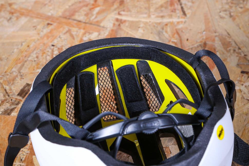 2021 Abus Macator MIPS helmet - inside 2.jpg