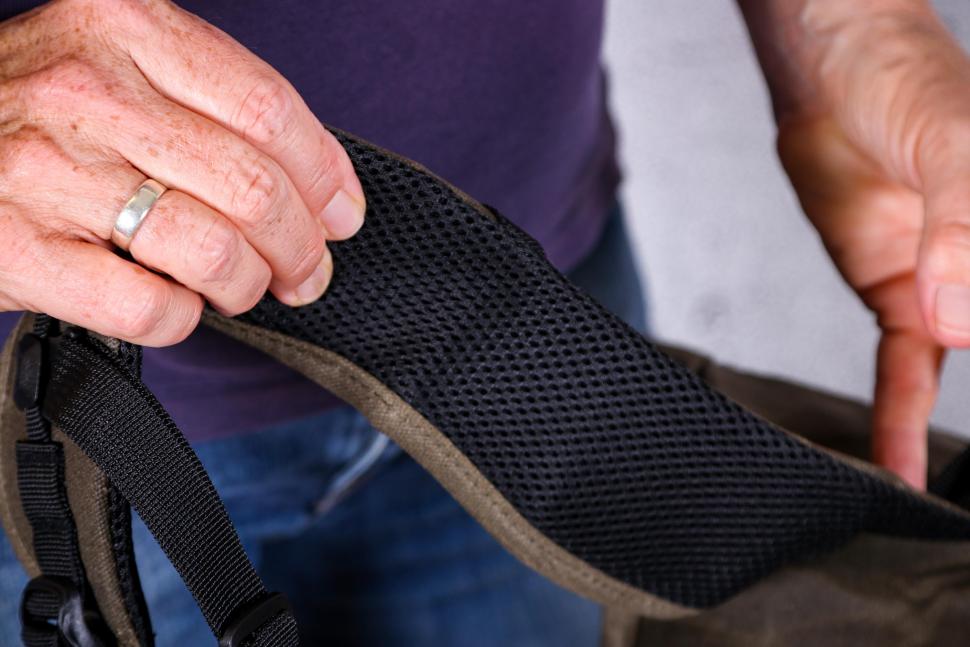 2021 Altura Heritage 12L Backpack - strap padding.jpg