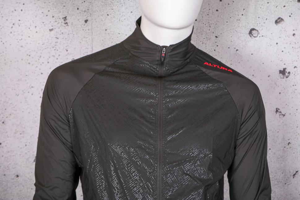 2021 Altura Icon Rocket Mens Packable Jacket - chest.jpg