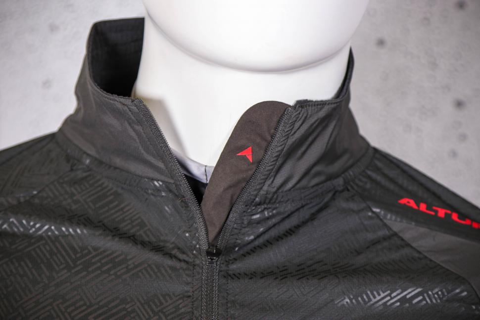 2021 Altura Icon Rocket Mens Packable Jacket - zip buffer.jpg