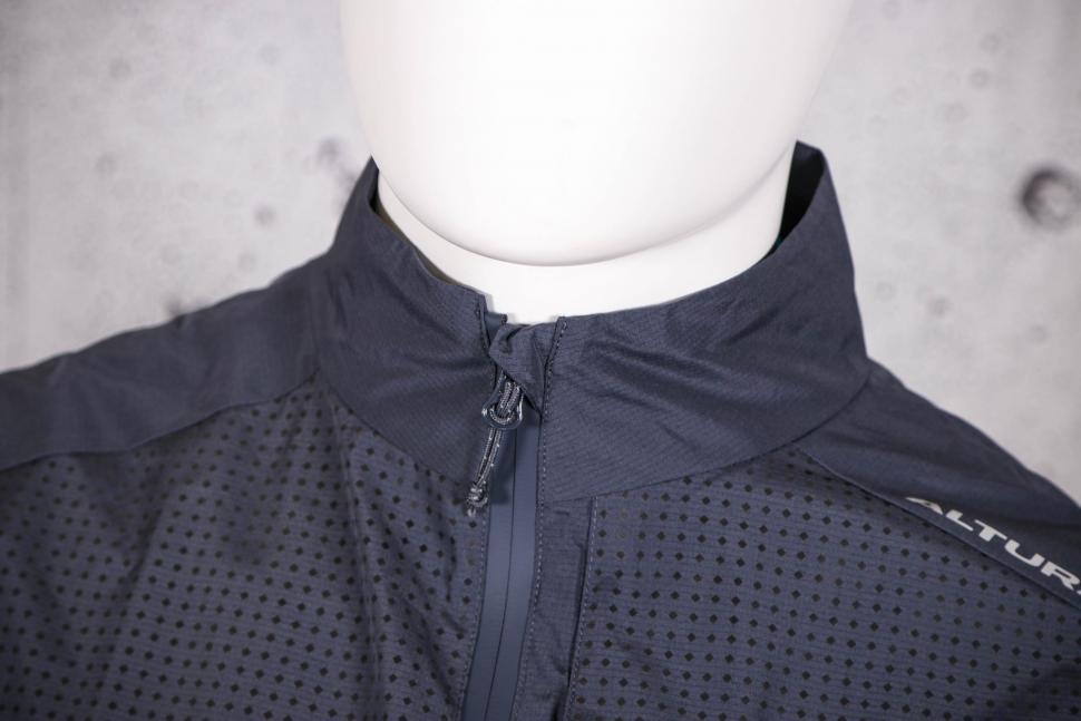 2021 Altura Nightvision Storm Thermal Gilet - collar.jpg