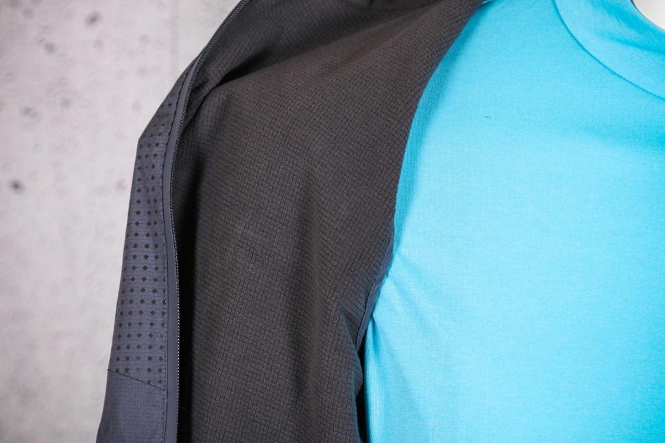 2021 Altura Nightvision Storm Thermal Gilet - inside.jpg
