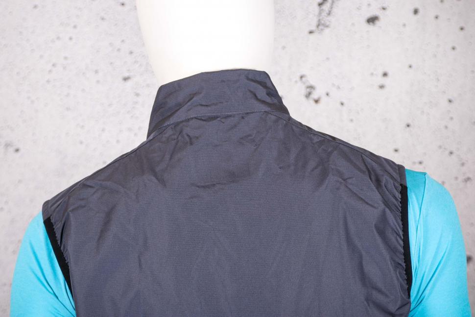 2021 Altura Nightvision Storm Thermal Gilet - shoulders.jpg