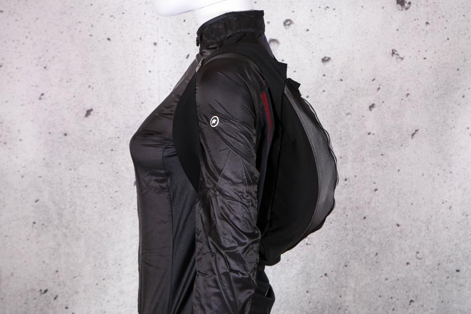 2021 Assos Assosoires Spider Bag G2 - side.jpg