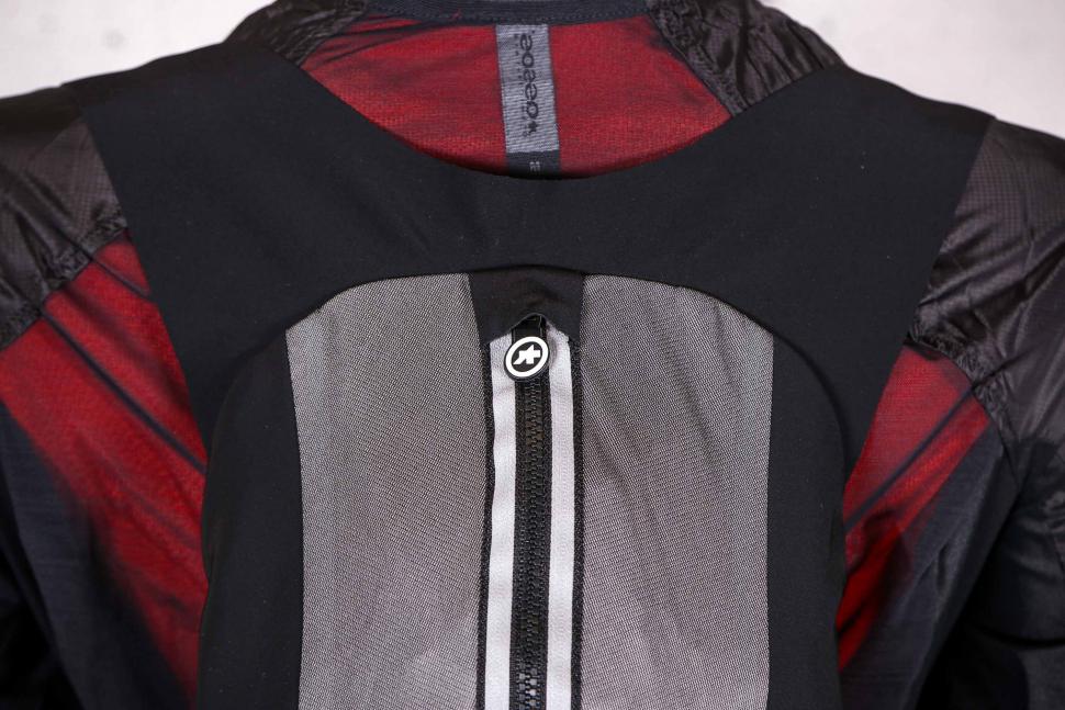 2021 Assos Assosoires Spider Bag G2 - top.jpg