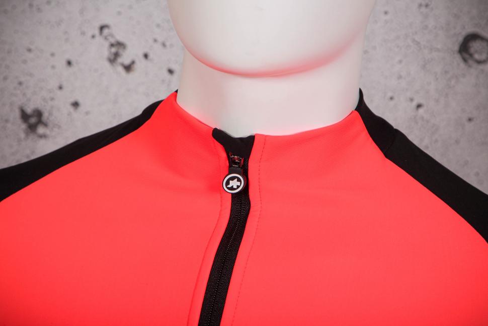 2021 Assos Mille GT Winter Jacket Evo - collar