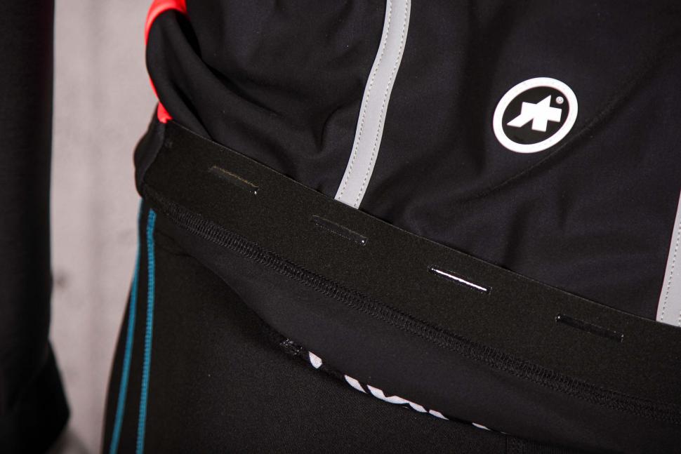 2021 Assos Mille GT Winter Jacket Evo - gripper
