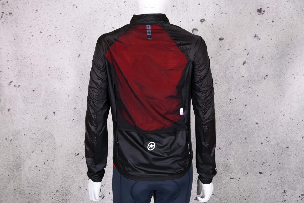2021 Assos UMA GT wind jacket - back.jpg