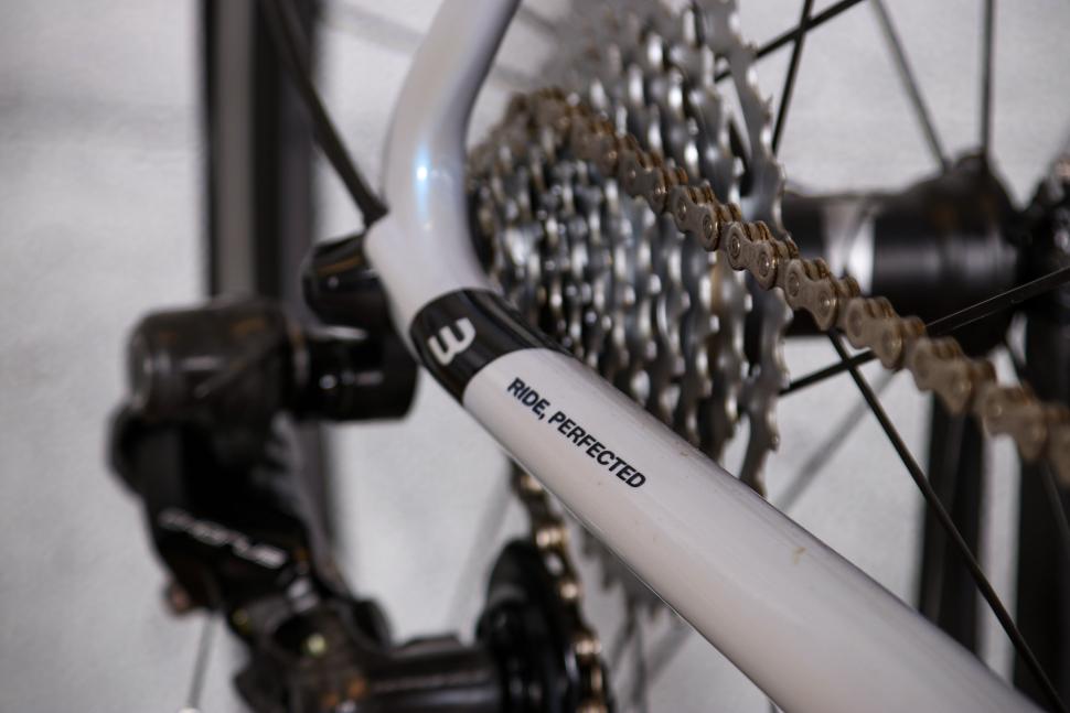 2021 Basso Diamante Caliper Chorus 12x - chain stay.jpg
