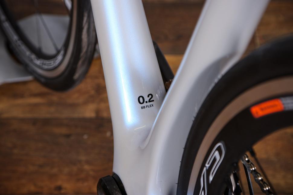 2021 Basso Diamante Caliper Chorus 12x - frame detail 2.jpg