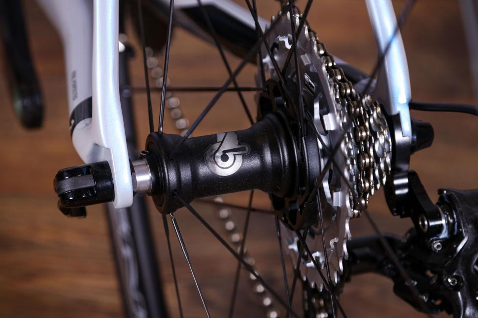 2021 Basso Diamante Caliper Chorus 12x - rear hub.jpg