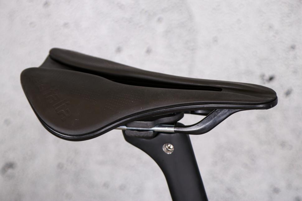 2021 Basso Diamante Caliper Chorus 12x - saddle.jpg