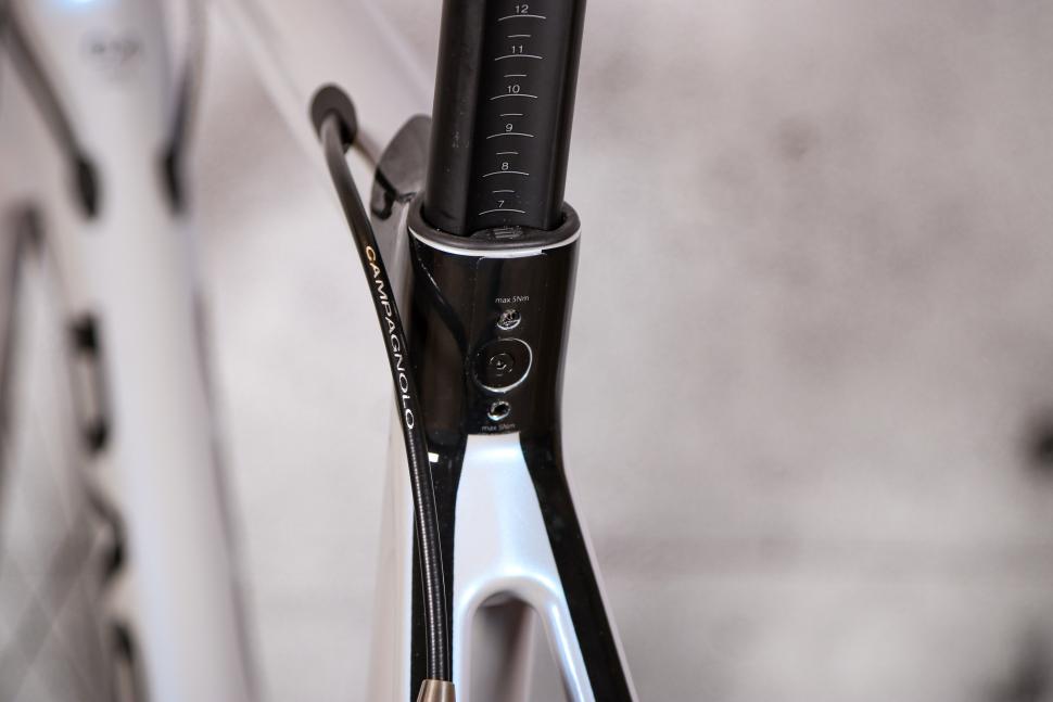 2021 Basso Diamante Caliper Chorus 12x - seat post clamp.jpg