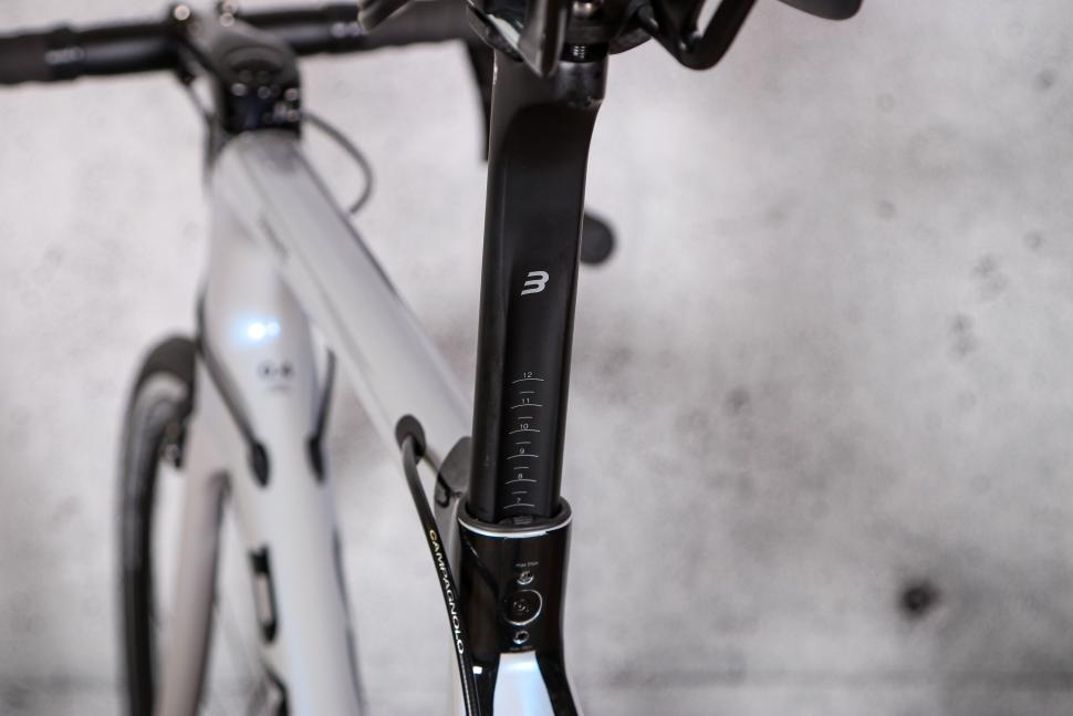 2021 Basso Diamante Caliper Chorus 12x - seat post.jpg
