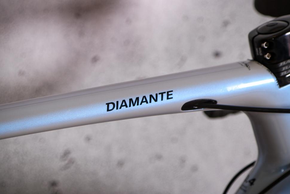 2021 Basso Diamante Caliper Chorus 12x - top tube.jpg
