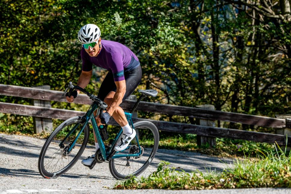 2021 Bianchi Specialissima CV Disc action - 3.jpeg