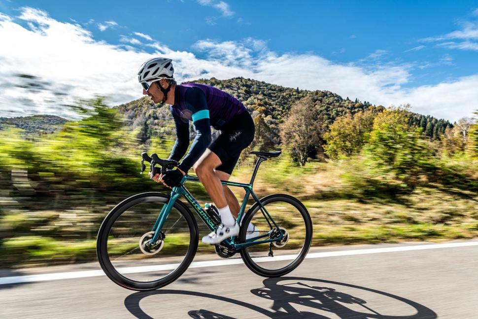 2021 Bianchi Specialissima CV Disc action - 4.jpeg