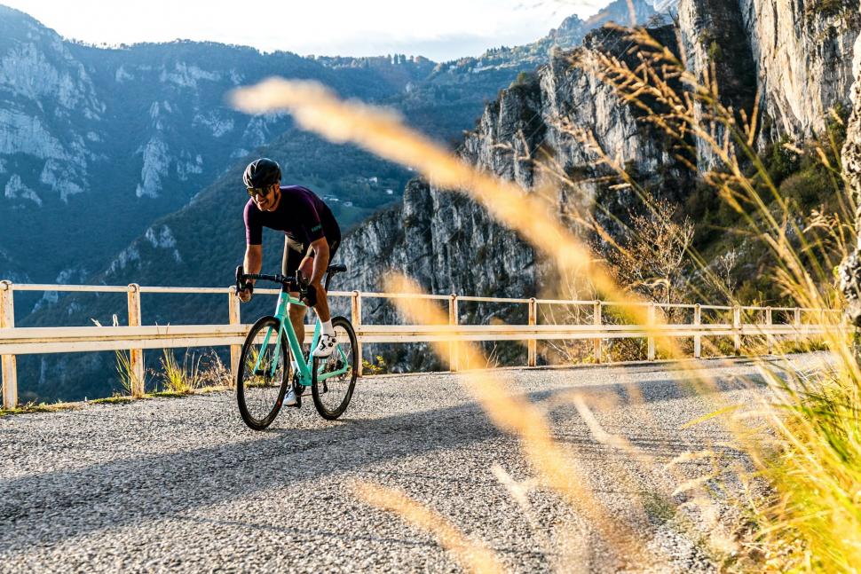 2021 Bianchi Specialissima CV Disc action - 8.jpeg