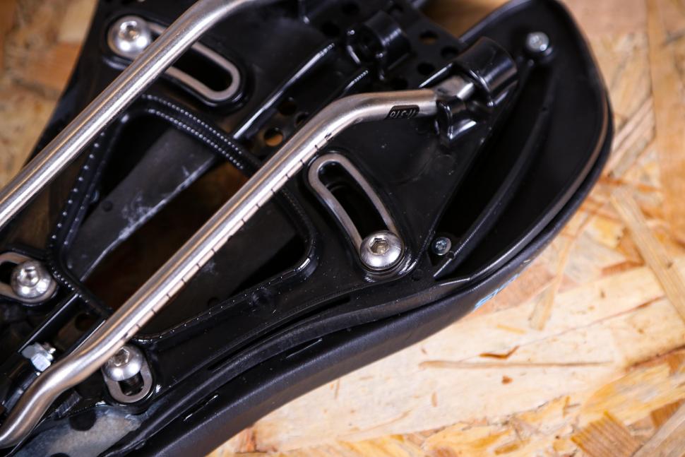 2021 BiSaddle EXT Stealth - adjusters 1.jpg