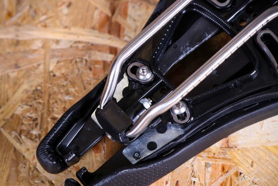 2021 BiSaddle EXT Stealth - adjusters 2.jpg