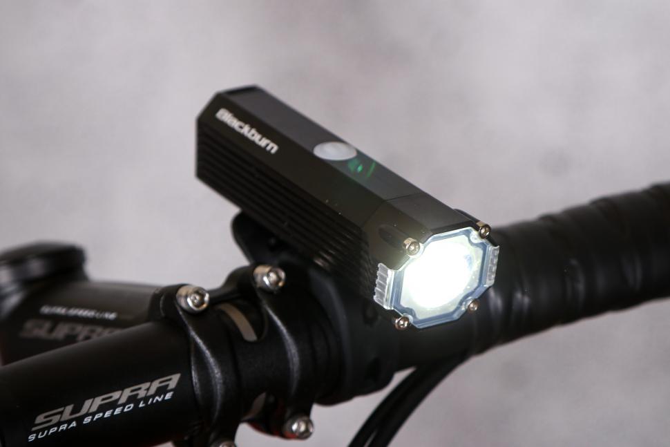 2021 Blackburn Dayblazer 1000 Front Light - front.jpg