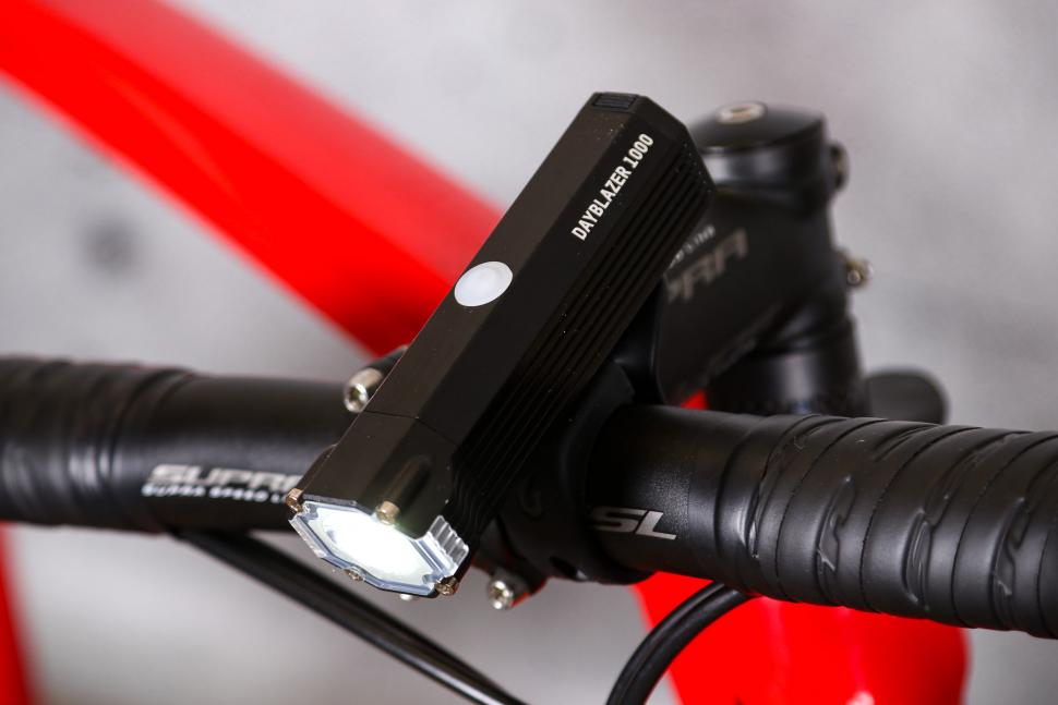 2021 Blackburn Dayblazer 1000 Front Light - side.jpg