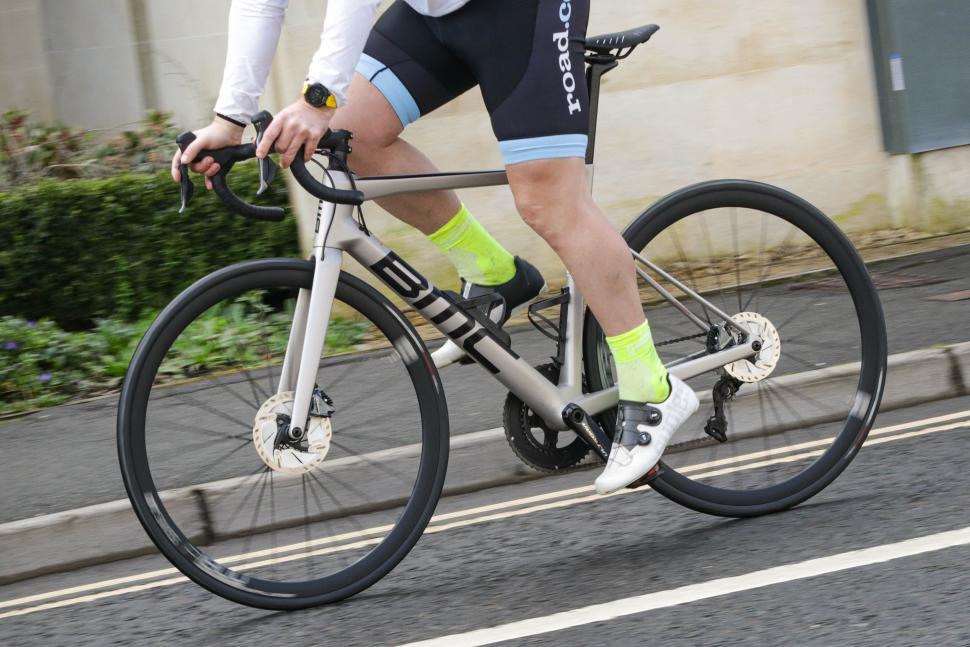 2021 BMC Teammachine SLR Two - riding 4.jpg