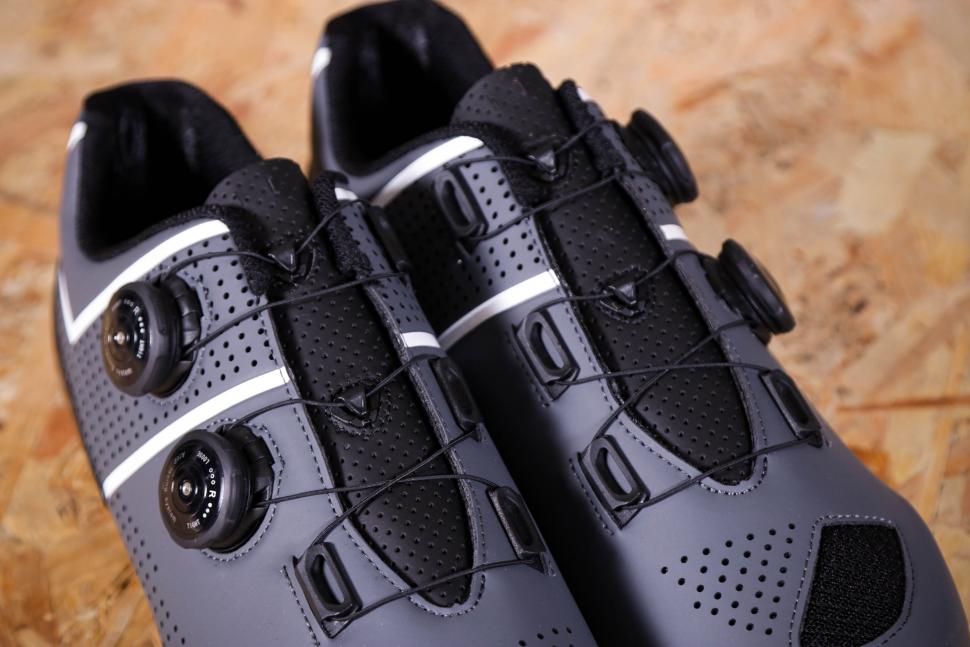 2021 Boardman Carbon Cycles Shoes - fronts.jpg