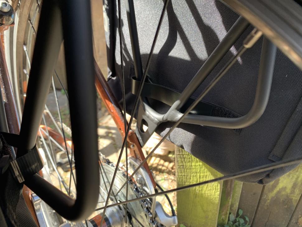 2021 Bontrager Commuter Double MIK Panniers lower velcro.jpg