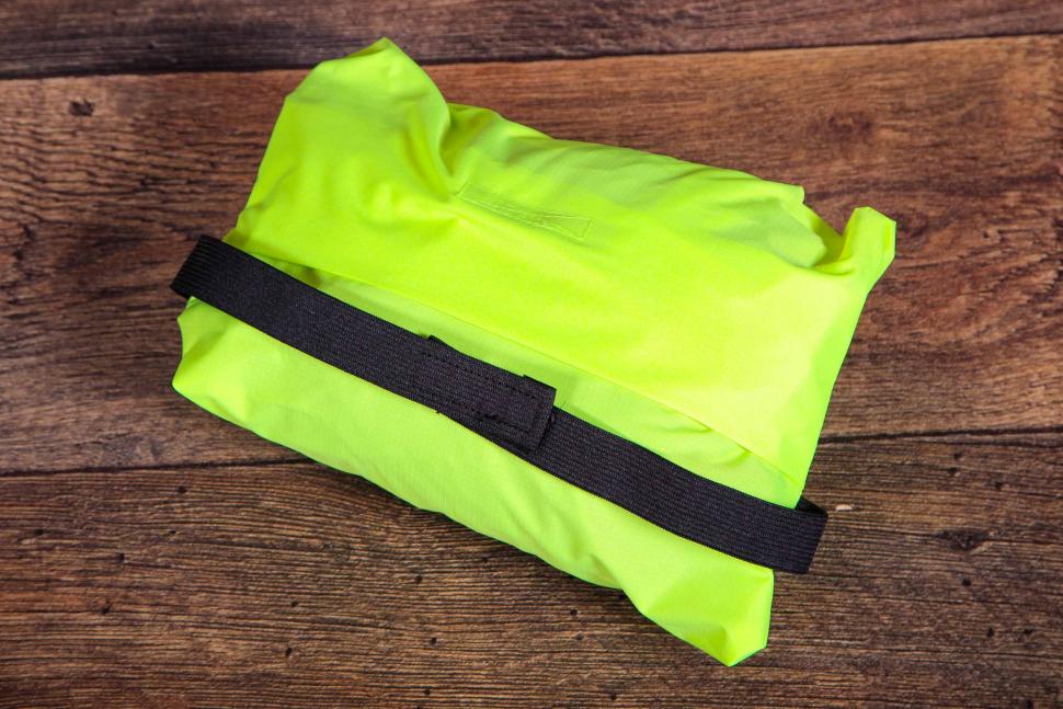 2021 BTWIN 900 Urban Waterproof Cycling Trousers - folded in pouch.jpg