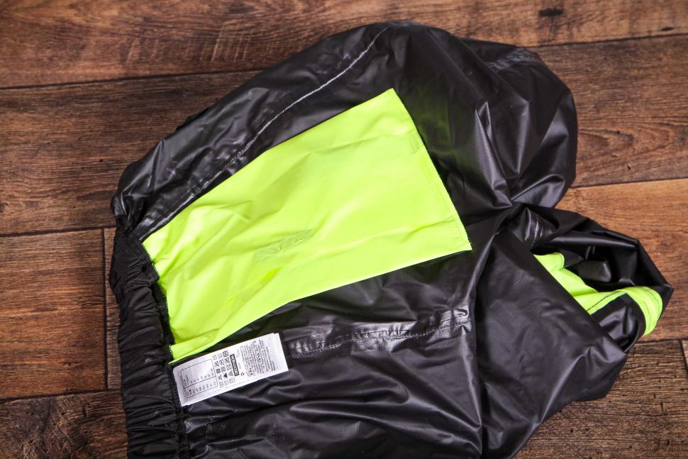 2021 BTWIN 900 Urban Waterproof Cycling Trousers - internal pouch.jpg