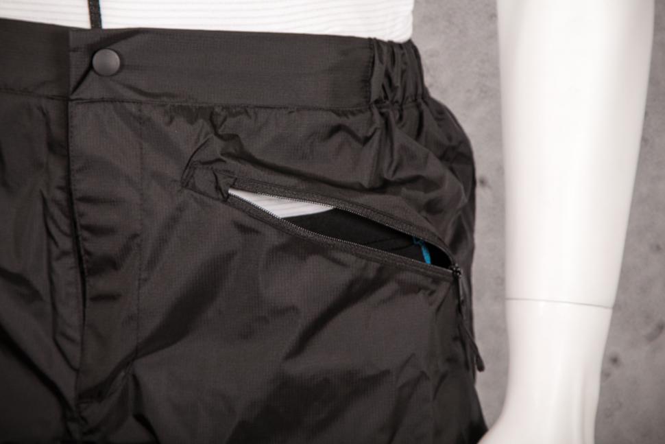 2021 BTWIN 900 Urban Waterproof Cycling Trousers - pocket access opening.jpg