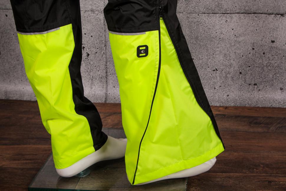 2021 BTWIN 900 Urban Waterproof Cycling Trousers - unzip ankle.jpg