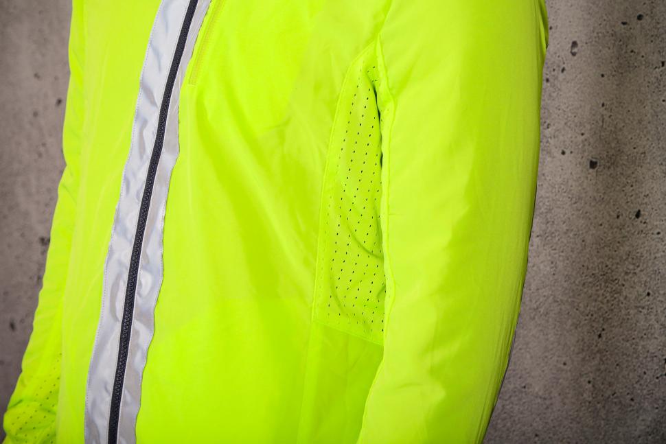 2021 BTWIN Warm Reversible Urban Cycling Jacket - hi-viz side - under arm venting.jpg