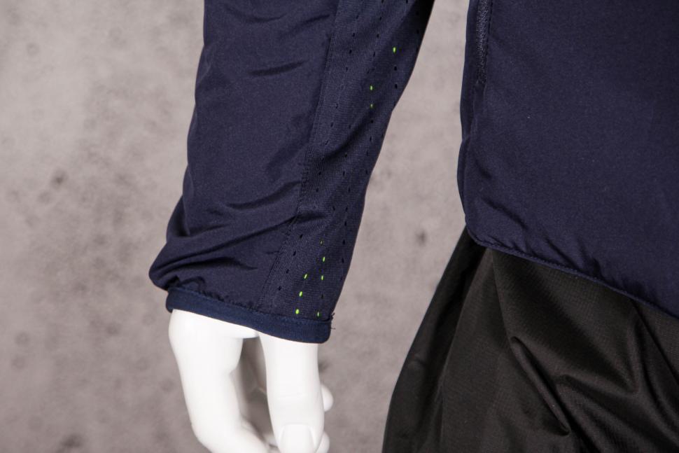2021 BTWIN Warm Reversible Urban Cycling Jacket - navy side - cuff.jpg