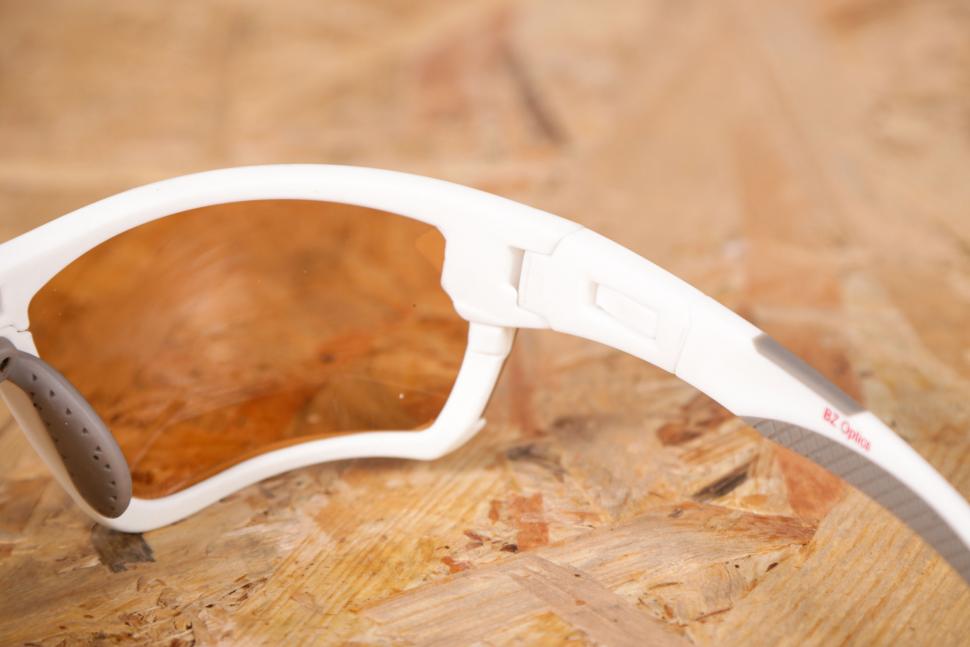 2021 BZ Optics TOUR Photochromic Glasses HD Lenses - hinge.jpg