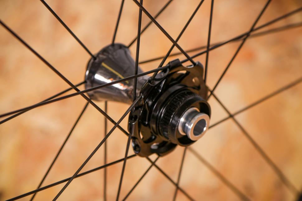 2021 Campagnolo Bora Ultra WTO 45 DB wheelset - front hub 2.jpg