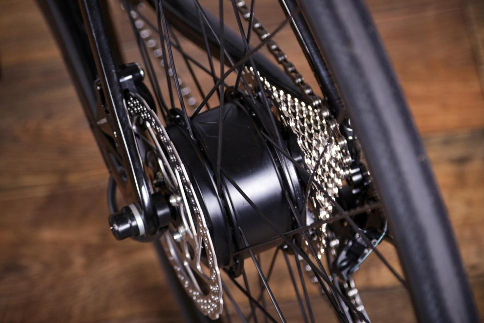 2021 Cannondale SuperSix Evo Neo 3 - rear hub.jpg