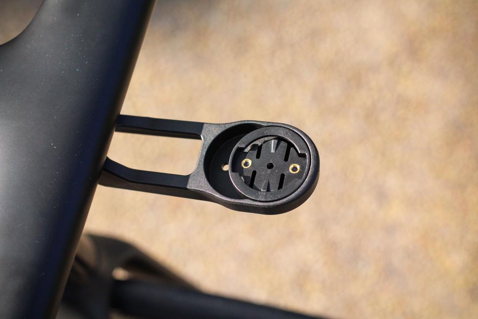 2021 Canyon Aeroad CFR Dura Ace Di2 - device mount.jpg
