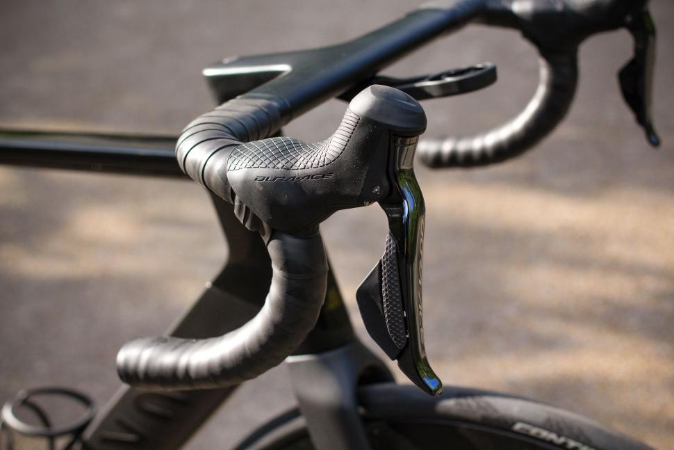 2021 Canyon Aeroad CFR Dura Ace Di2 - drop bar and lever.jpg